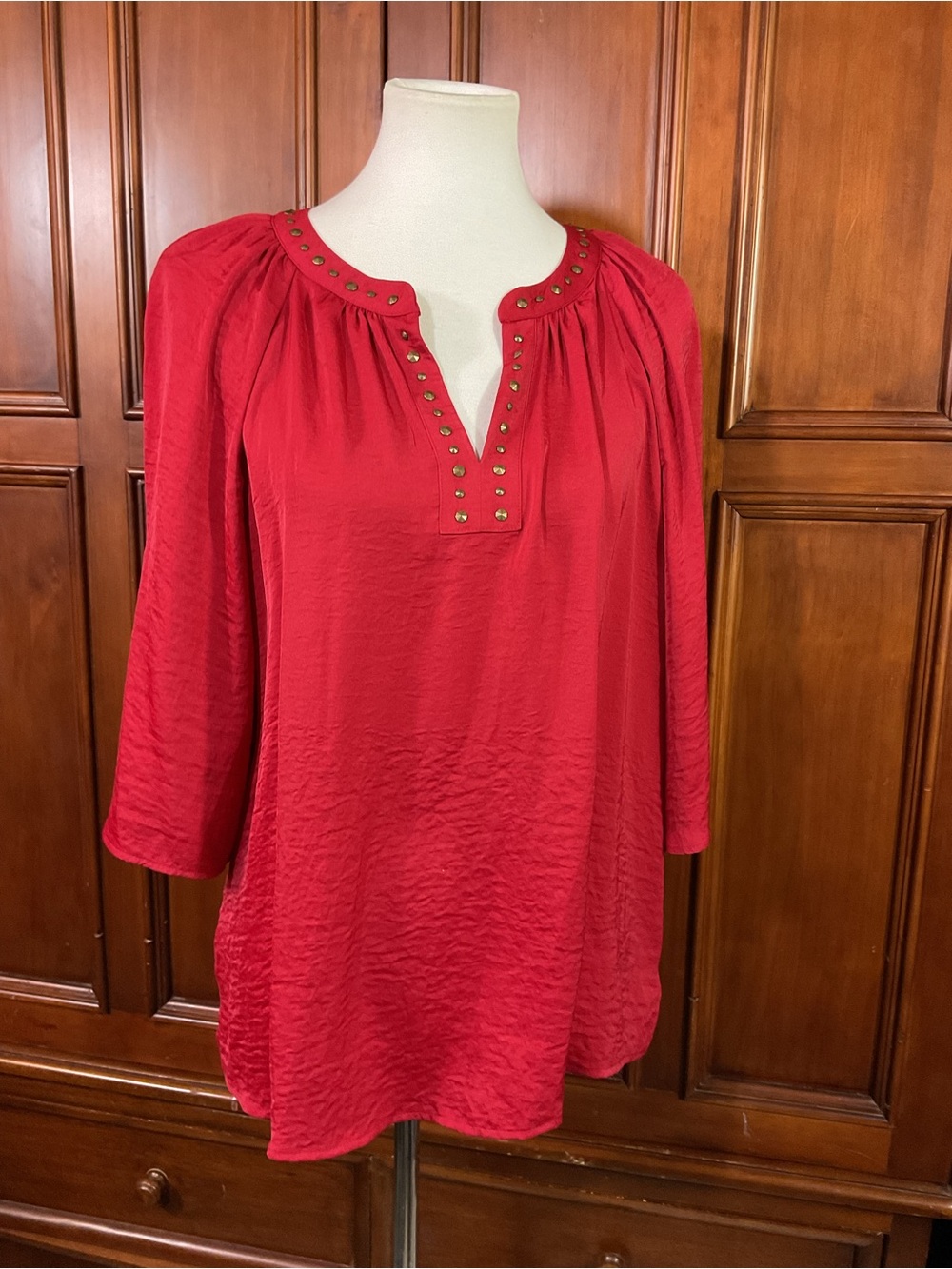 Investments Women’s Blouse New With Tags Size Med Silky Solid Red Bronze Accent